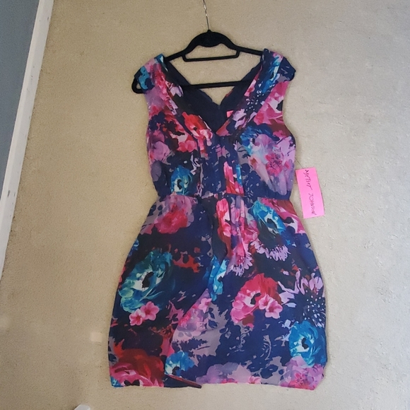 NWT Betsey Johnson pintucked dress - Picture 3 of 8